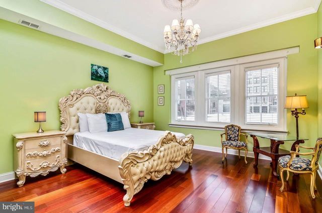 26 S STRAWBERRY ST, Philadelphia, PA 19106
