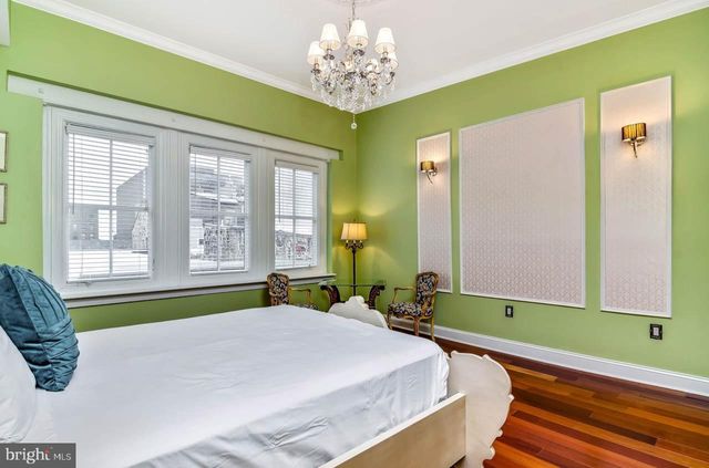 26 S STRAWBERRY ST, Philadelphia, PA 19106