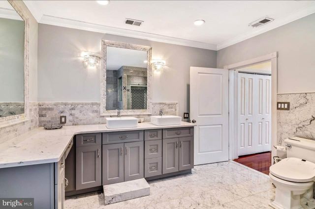 26 S STRAWBERRY ST, Philadelphia, PA 19106