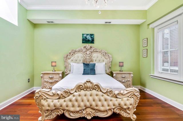 26 S STRAWBERRY ST, Philadelphia, PA 19106