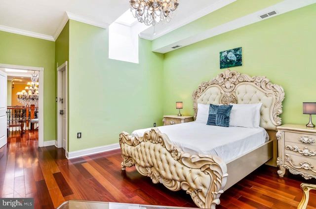 26 S STRAWBERRY ST, Philadelphia, PA 19106