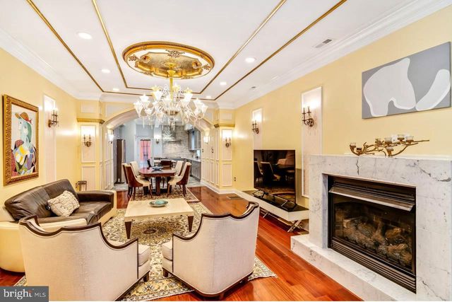 26 S STRAWBERRY ST, Philadelphia, PA 19106