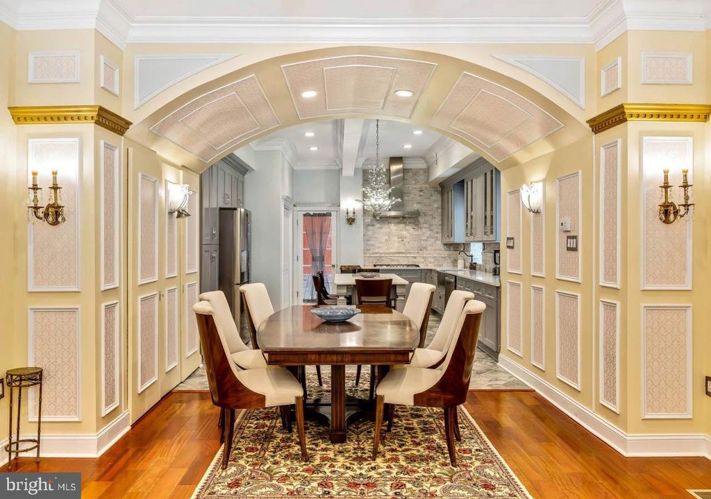 26 S STRAWBERRY ST, Philadelphia, PA 19106