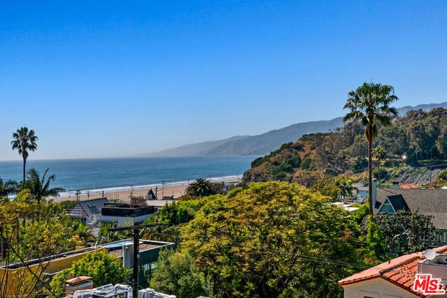 207 Ocean Avenue, Santa Monica, CA 90402