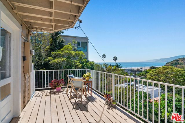 207 Ocean Avenue, Santa Monica, CA 90402