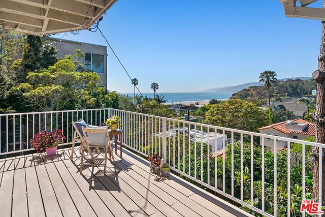 207 Ocean Avenue, Santa Monica, CA 90402