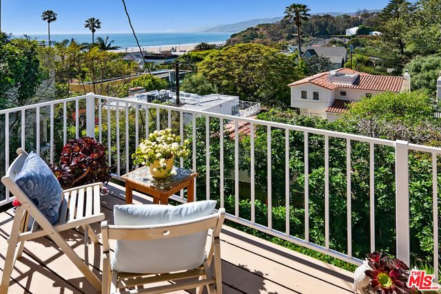 207 Ocean Avenue, Santa Monica, CA 90402