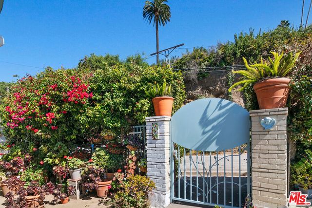 207 Ocean Avenue, Santa Monica, CA 90402