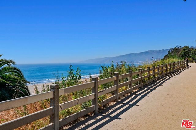 207 Ocean Avenue, Santa Monica, CA 90402