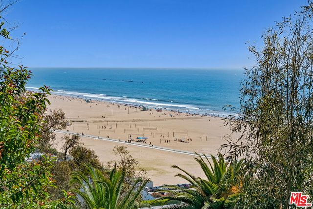 207 Ocean Avenue, Santa Monica, CA 90402