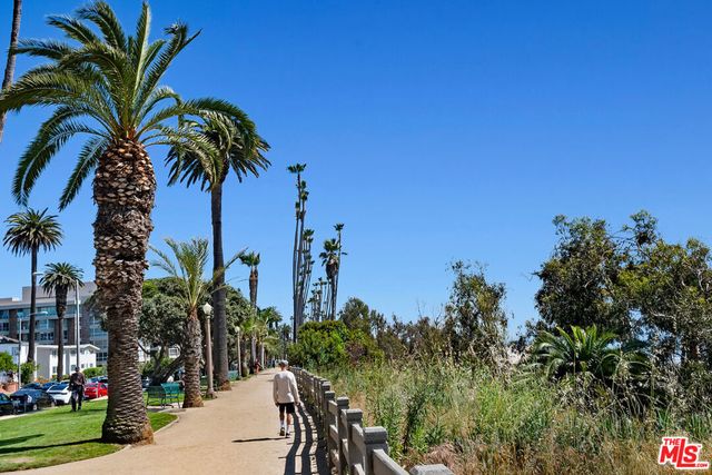 207 Ocean Avenue, Santa Monica, CA 90402