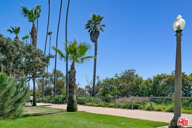 207 Ocean Avenue, Santa Monica, CA 90402