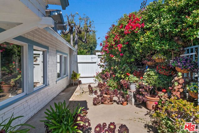 207 Ocean Avenue, Santa Monica, CA 90402