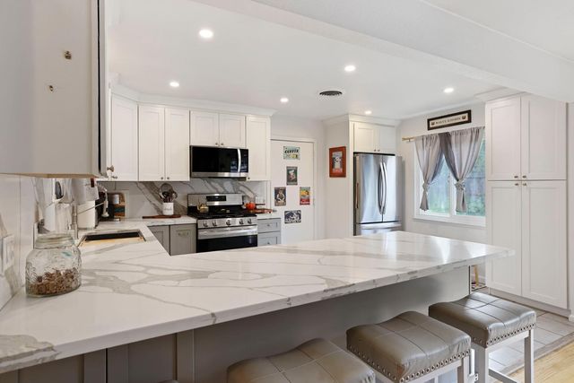 2222 Rutledge Way, Stockton, CA 95207