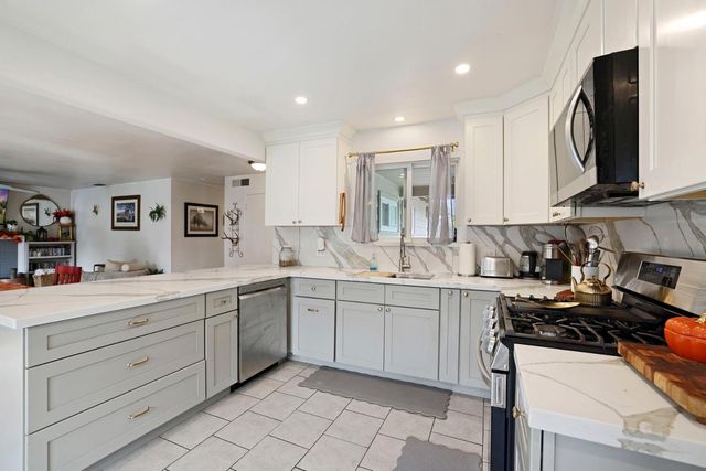 2222 Rutledge Way, Stockton, CA 95207