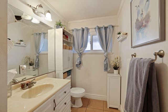 2222 Rutledge Way, Stockton, CA 95207
