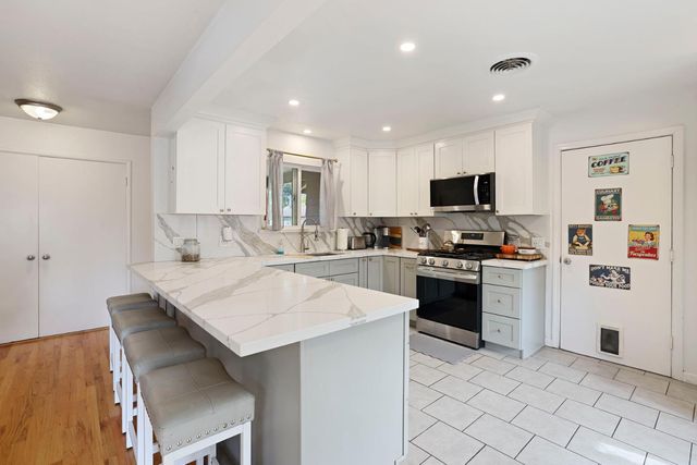 2222 Rutledge Way, Stockton, CA 95207