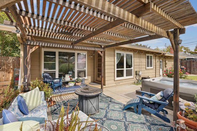 2222 Rutledge Way, Stockton, CA 95207