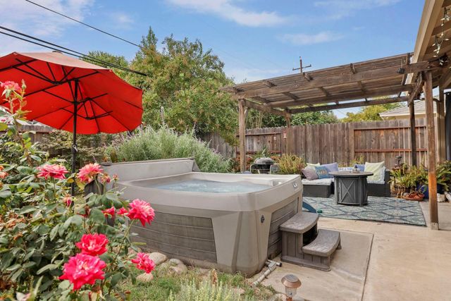 2222 Rutledge Way, Stockton, CA 95207
