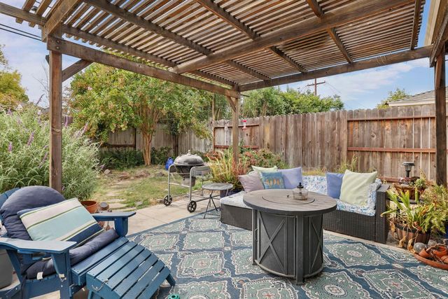2222 Rutledge Way, Stockton, CA 95207