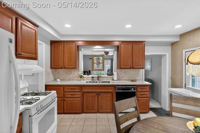 25023 Ward Street, Taylor, MI 48180