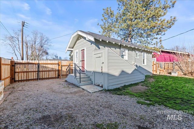 910 7th Avenue S, Nampa, ID 83651