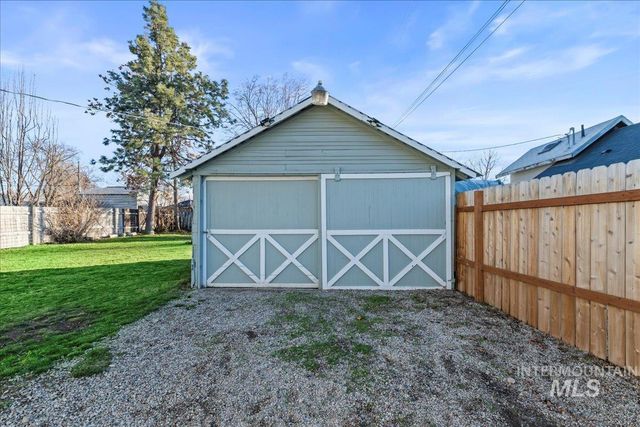 910 7th Avenue S, Nampa, ID 83651