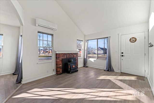 910 7th Avenue S, Nampa, ID 83651