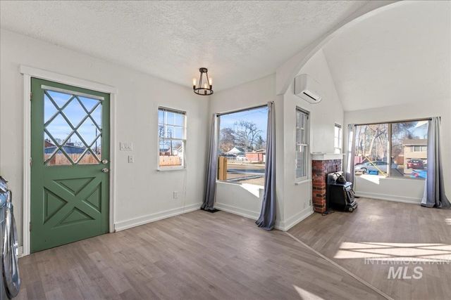 910 7th Avenue S, Nampa, ID 83651