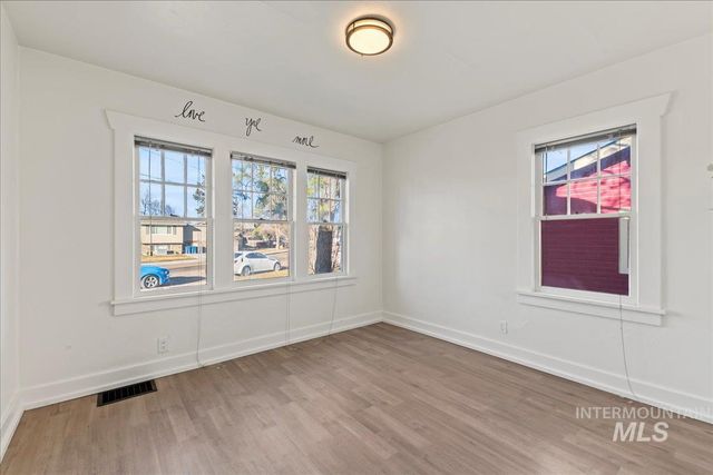 910 7th Avenue S, Nampa, ID 83651