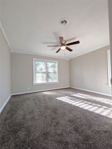 1305 Hillcrest Boulevard, Gainesville, TX 76240