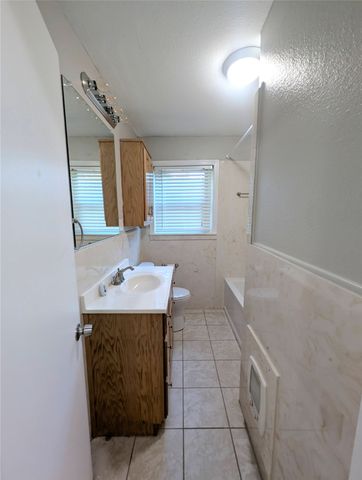 1305 Hillcrest Boulevard, Gainesville, TX 76240