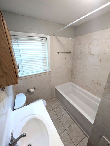 1305 Hillcrest Boulevard, Gainesville, TX 76240
