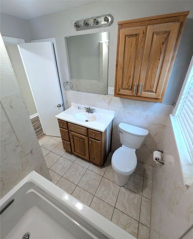 1305 Hillcrest Boulevard, Gainesville, TX 76240