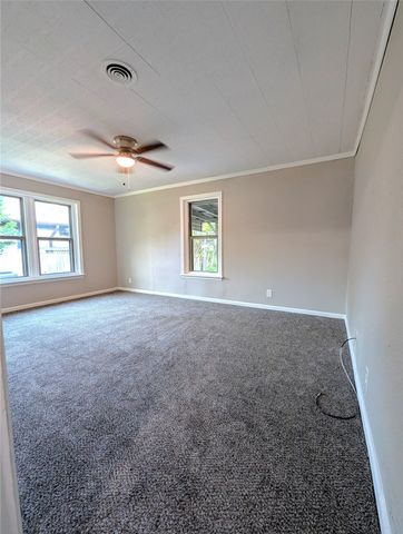 1305 Hillcrest Boulevard, Gainesville, TX 76240