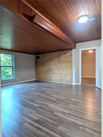 1305 Hillcrest Boulevard, Gainesville, TX 76240