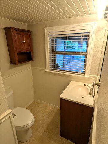1305 Hillcrest Boulevard, Gainesville, TX 76240