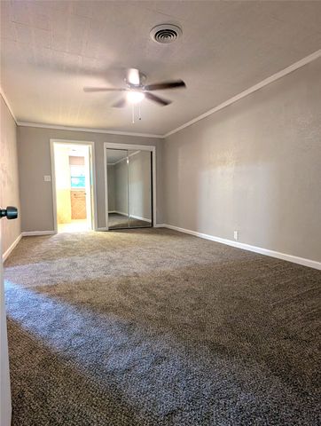 1305 Hillcrest Boulevard, Gainesville, TX 76240
