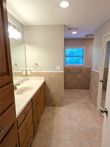 1305 Hillcrest Boulevard, Gainesville, TX 76240
