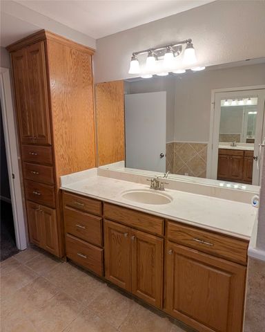 1305 Hillcrest Boulevard, Gainesville, TX 76240