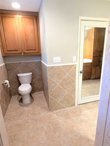 1305 Hillcrest Boulevard, Gainesville, TX 76240