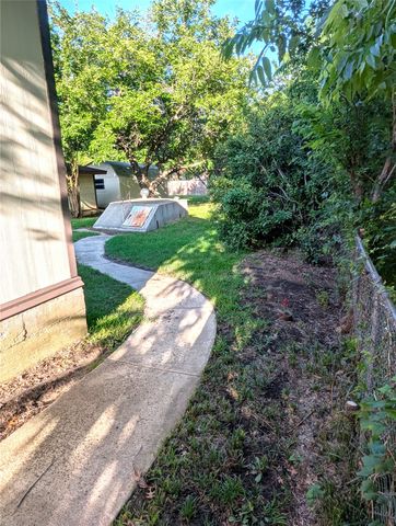 1305 Hillcrest Boulevard, Gainesville, TX 76240