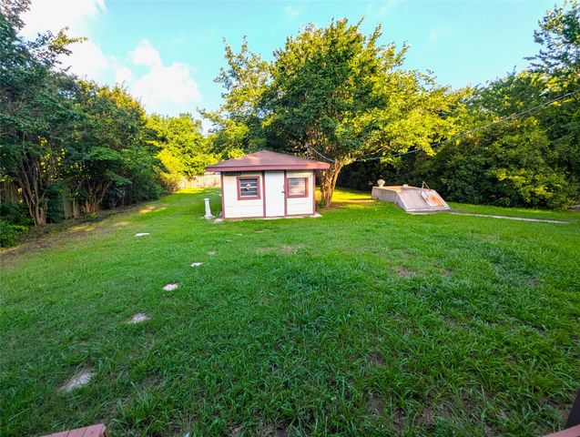 1305 Hillcrest Boulevard, Gainesville, TX 76240