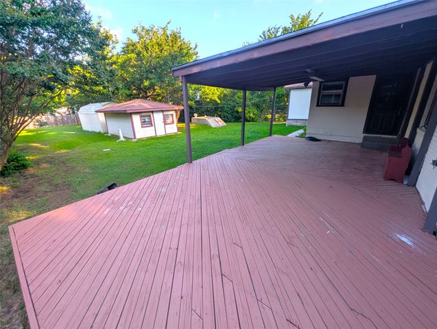 1305 Hillcrest Boulevard, Gainesville, TX 76240