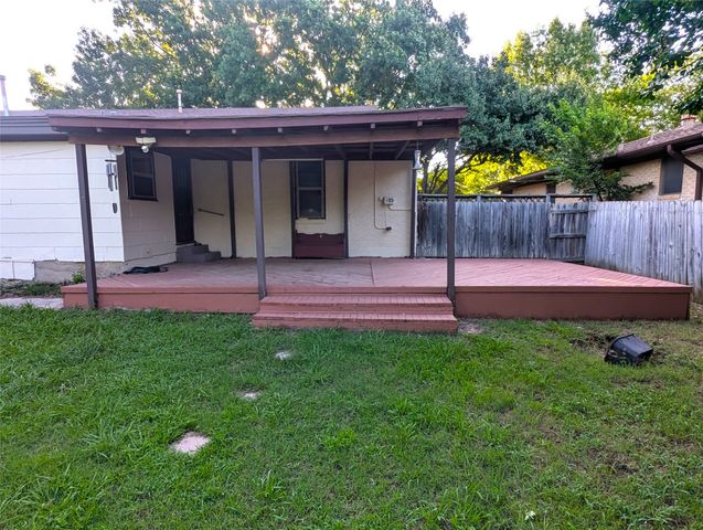 1305 Hillcrest Boulevard, Gainesville, TX 76240