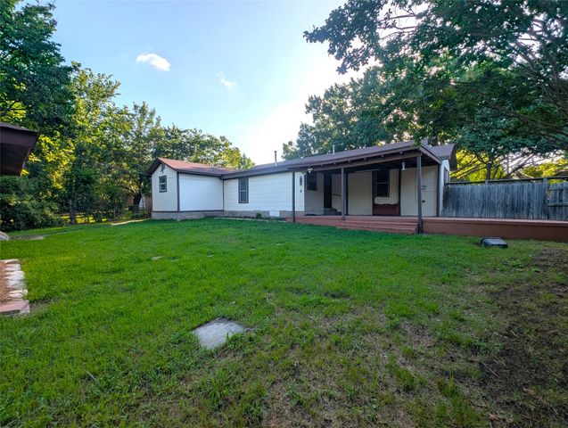 1305 Hillcrest Boulevard, Gainesville, TX 76240