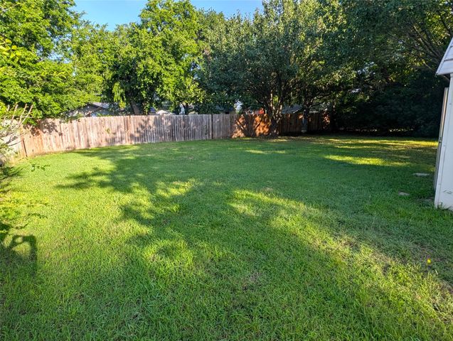 1305 Hillcrest Boulevard, Gainesville, TX 76240