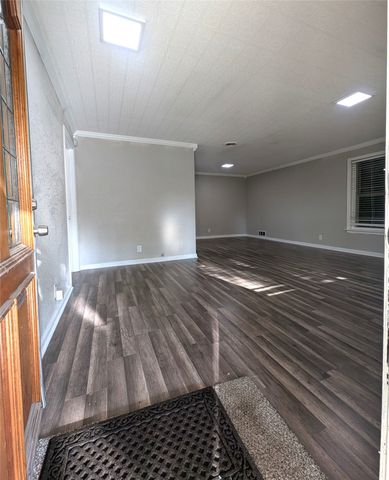 1305 Hillcrest Boulevard, Gainesville, TX 76240