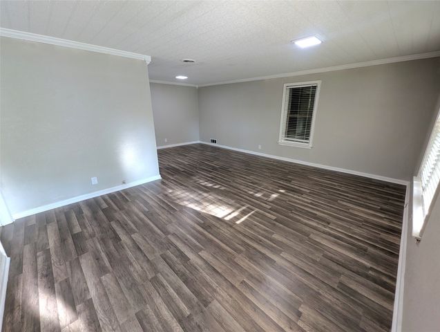 1305 Hillcrest Boulevard, Gainesville, TX 76240