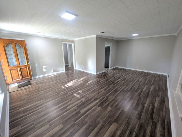 1305 Hillcrest Boulevard, Gainesville, TX 76240